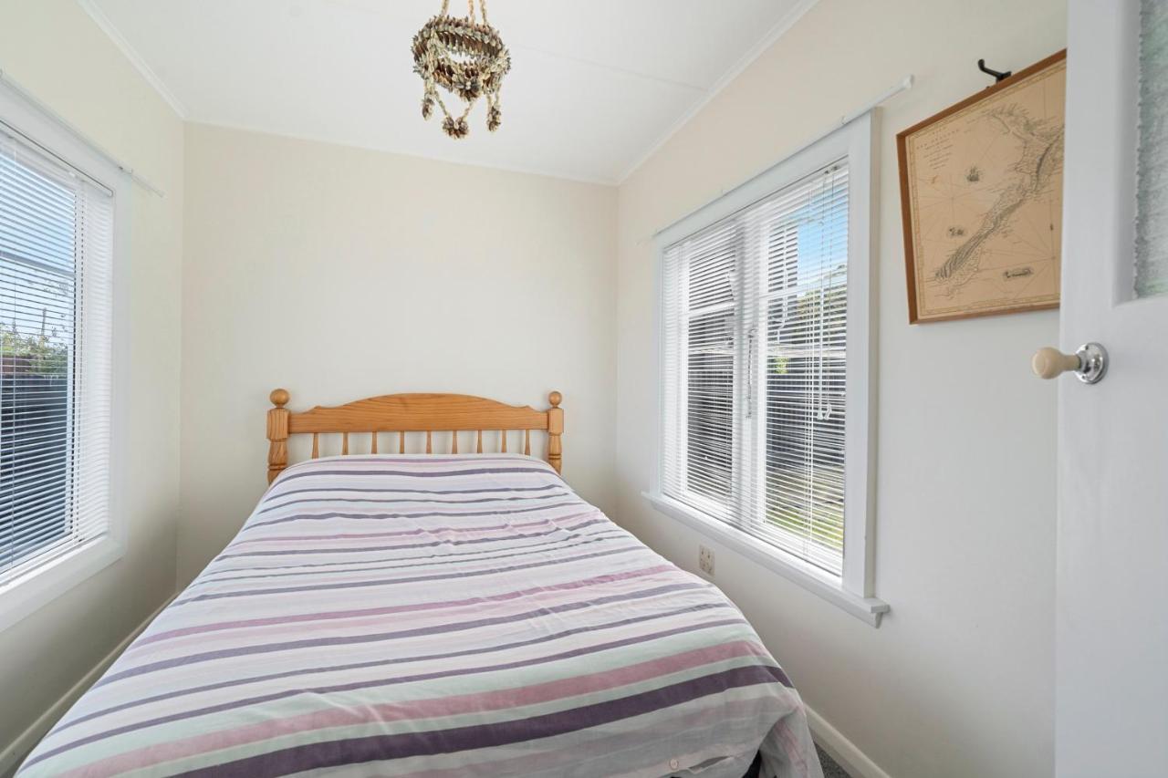 The Green Trout - Paraparaumu Beach Holiday Home Zewnętrze zdjęcie
